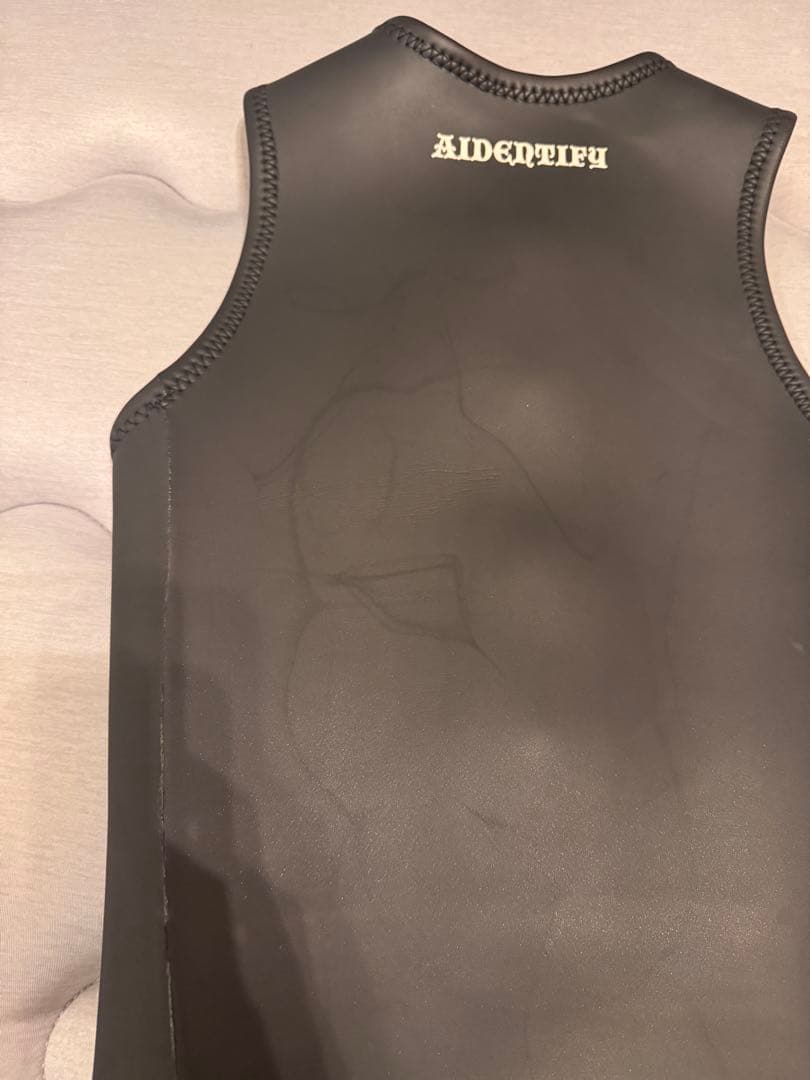 AIDENTIFY×CAPTAINS HELM ベスト