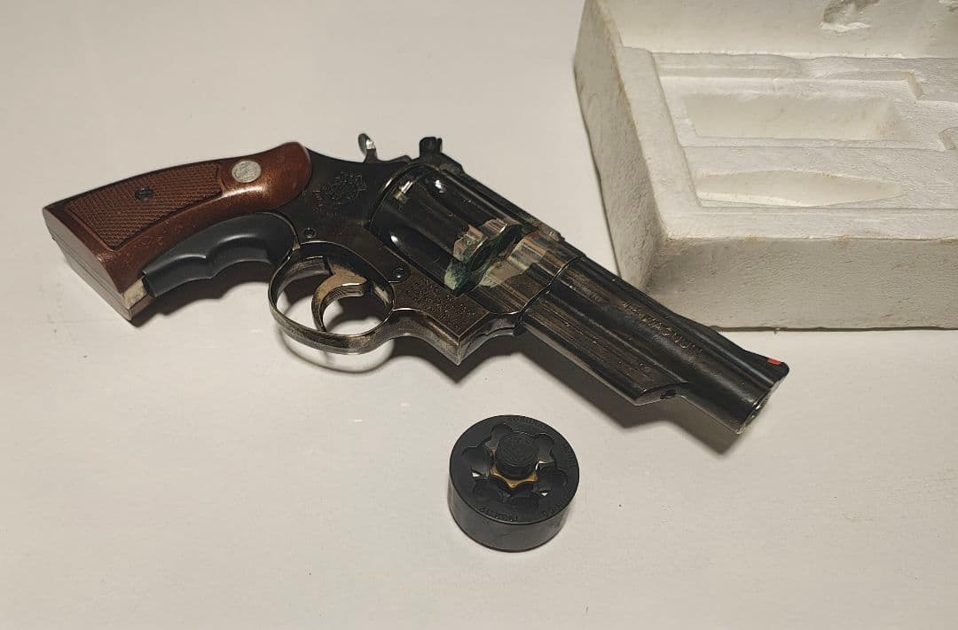 Smith & Wesson 44マグナムリボルバー コクサイ