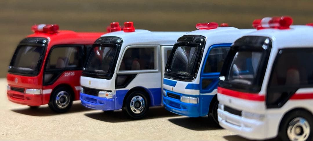 トミカ トヨタ コースター 4台セット