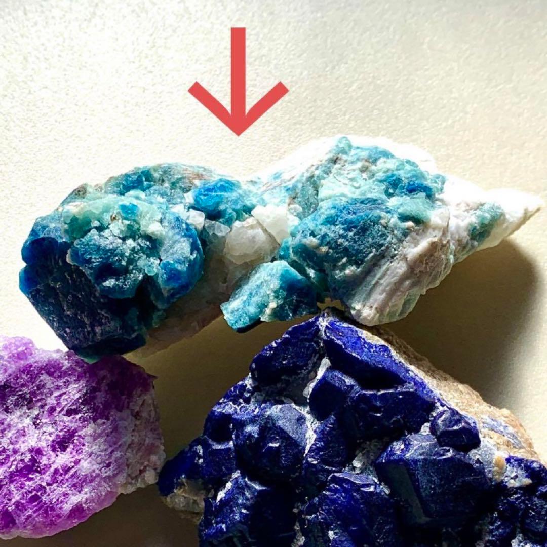 トップクオリティ！505ctグリーンソーダライト原石/蛍光鉱物