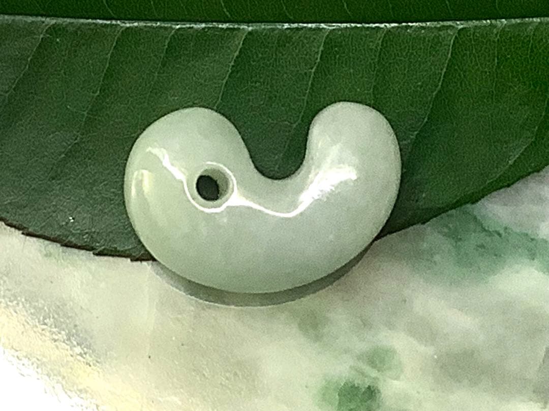 ✳摩訶不思議なお守り　糸魚川翡翠勾玉　極上高額材料使用　本物天然ひすいのお守り‼️