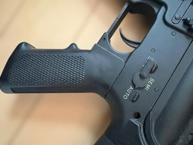 東京マルイ　TOKYO MARUIの電動ガン ナイツSR-16 M4カービン