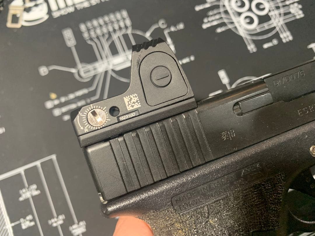 東京マルイ Glock 18C ガスブロガン 9x19 光学サイト搭載