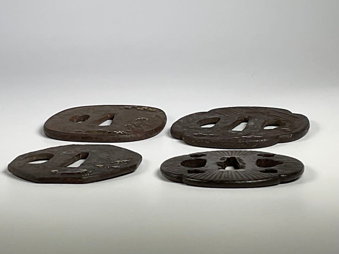 ③ 鉄鍔　短刀鍔　花鳥　人物　金銀象嵌　計４点　武具　刀剣　江戸期