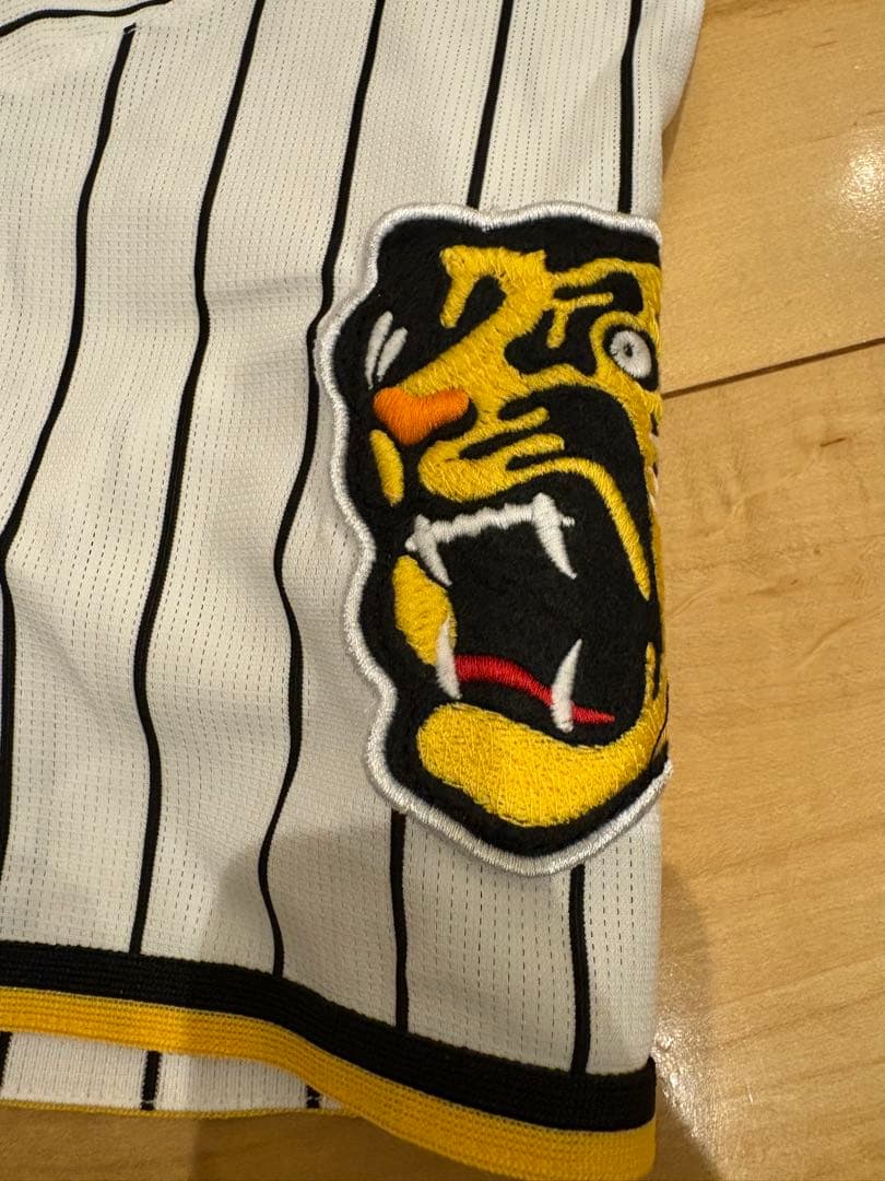 阪神タイガース　ユニフォーム Lサイズ 8番 佐藤輝明