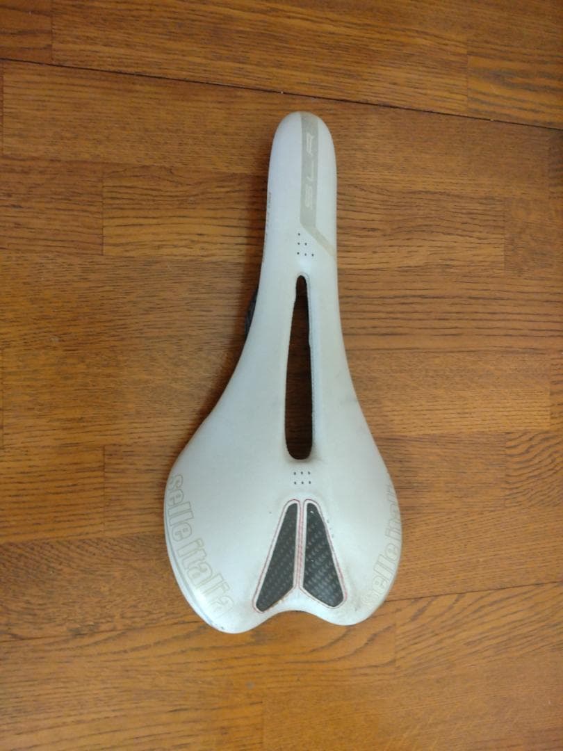 Selle Italia SLR CARBONIO ホワイト
