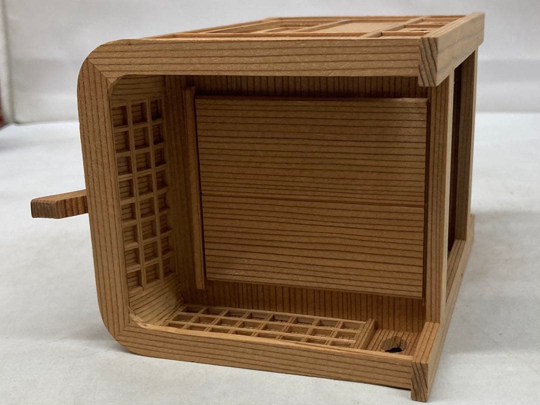 B535b 木地造 御所車置物　作者不詳　貴人乗り物　牛車　屋形車