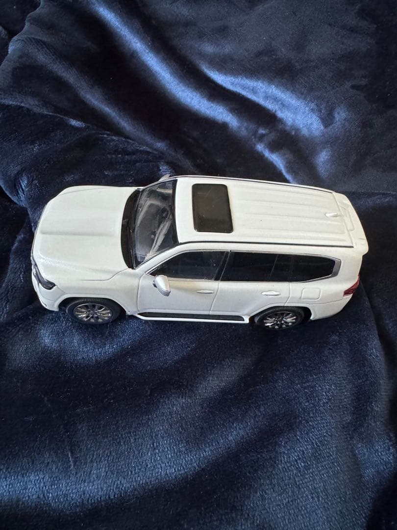 【非売品】トヨタ ランドクルーザー ミニカー 1/30 白