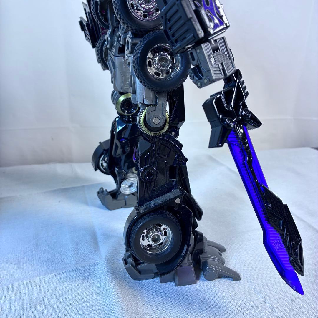 オプティマスプライム似、ネメシスプライム似の大型フィギュア