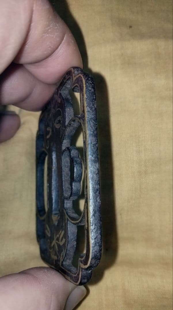 ♦最終価格♦鉄鍔　鐔(応仁　勝軍草象嵌隅切木瓜大透)室町〜桃山　佐藤寒山箱付き