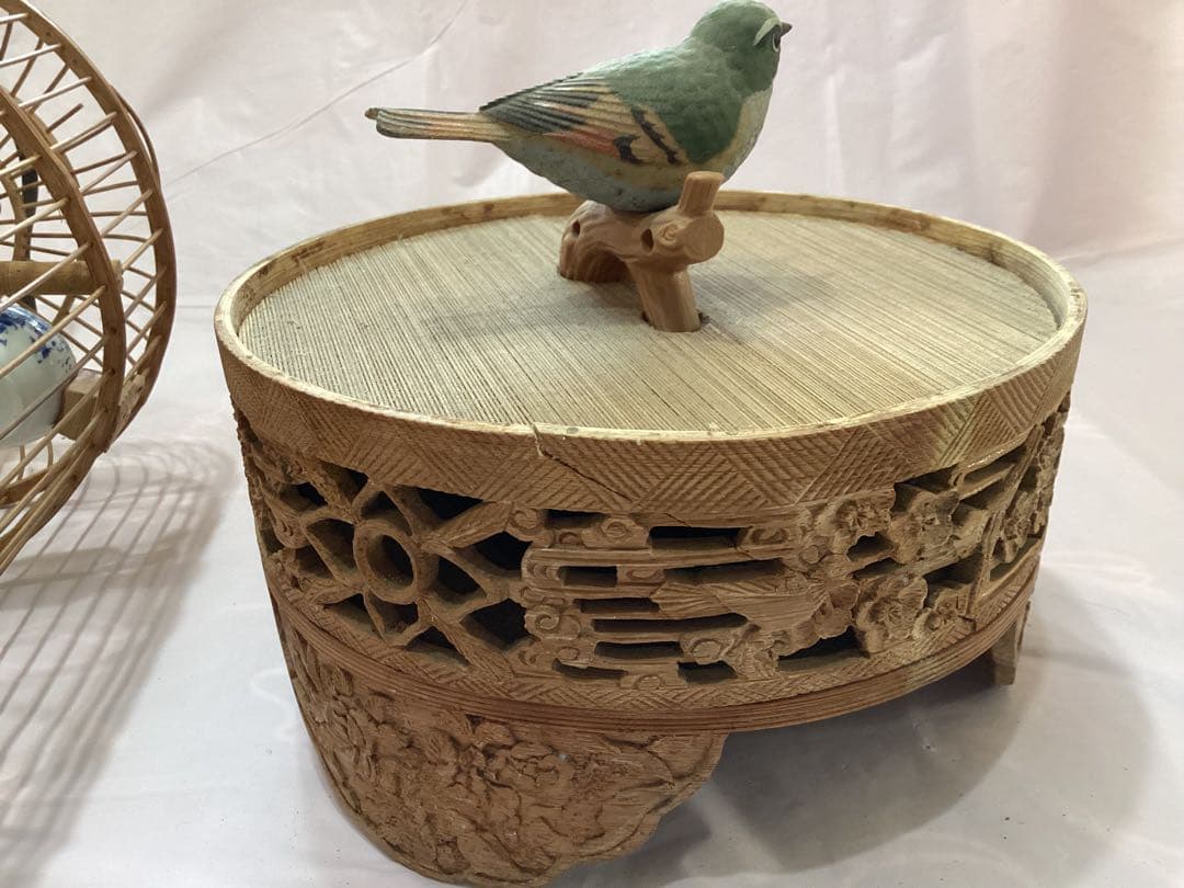 高級英国アンティーク香木鳥かごと彫刻台座　シノワズリ　ウグイス鳴きます　景徳鎮