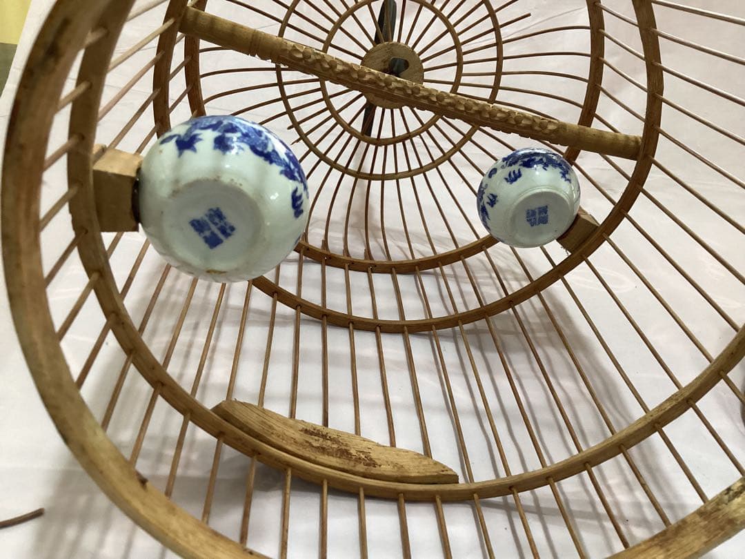 高級英国アンティーク香木鳥かごと彫刻台座　シノワズリ　ウグイス鳴きます　景徳鎮