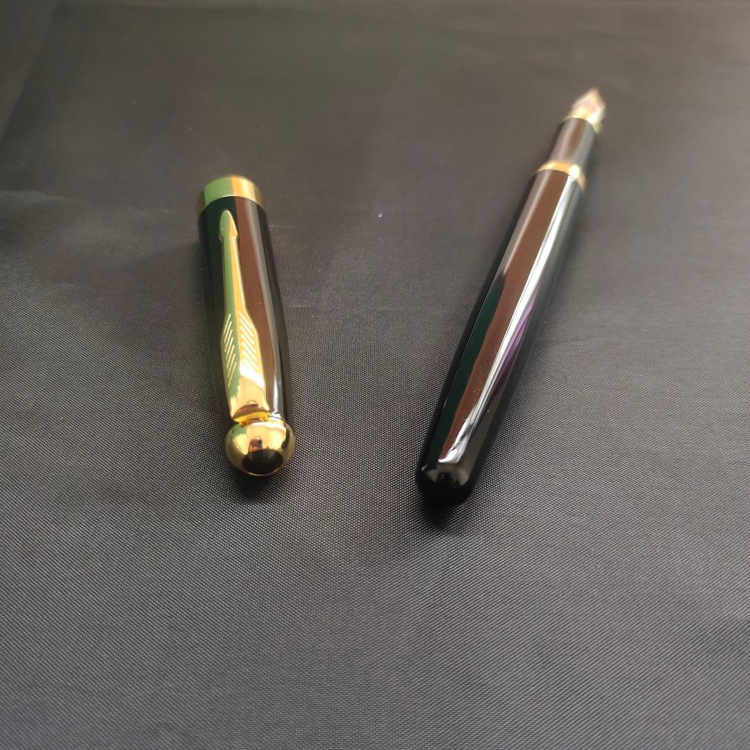 @黒い万年筆 金メッキ装飾67