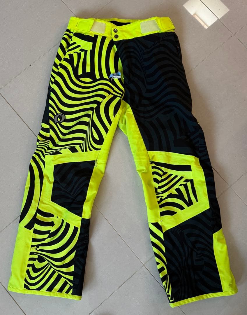 オンヨネ　デモ　スキーウェア Mサイズ　ブラック　イエロー