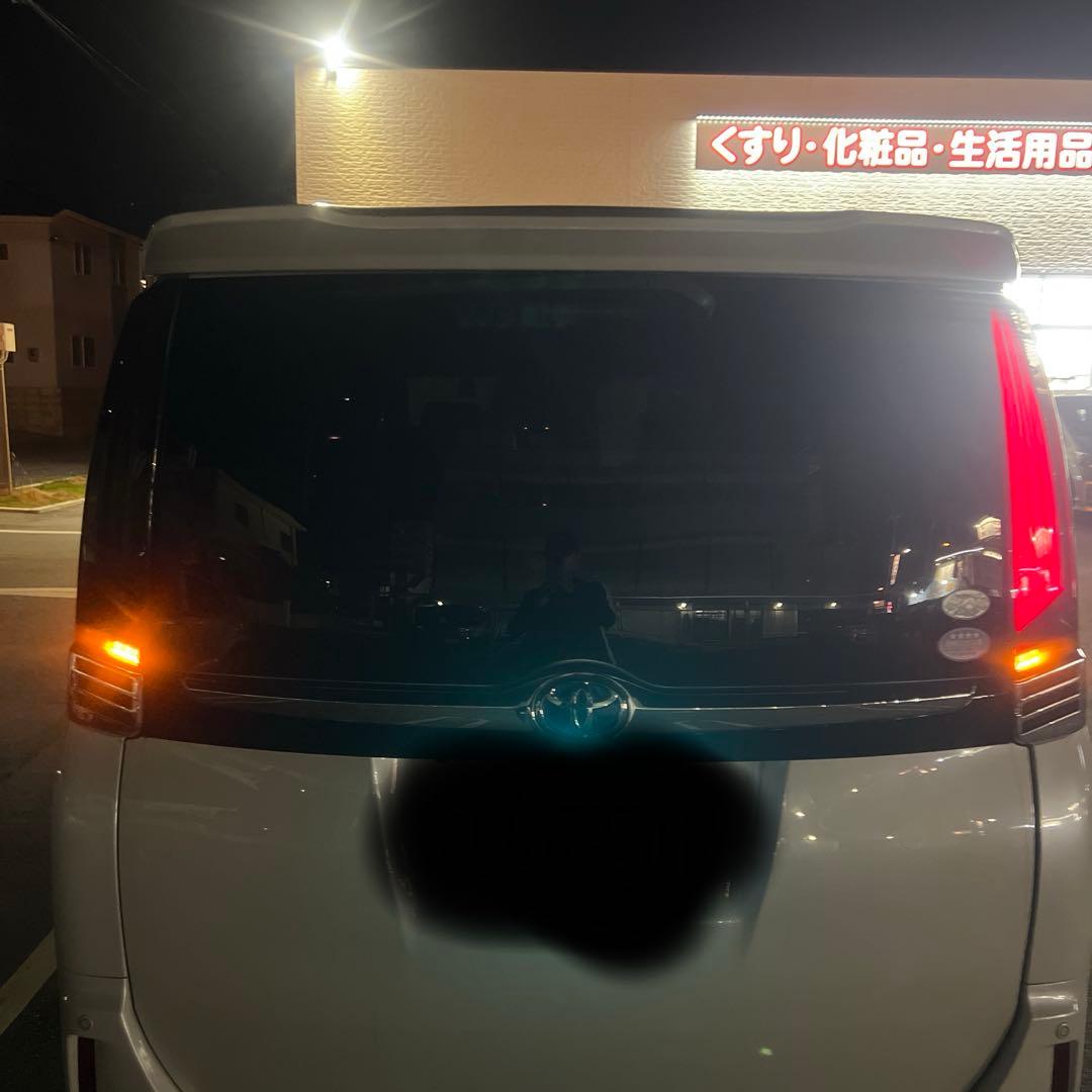 エスクァイア ヴァレンティ テールランプ　ジャンク