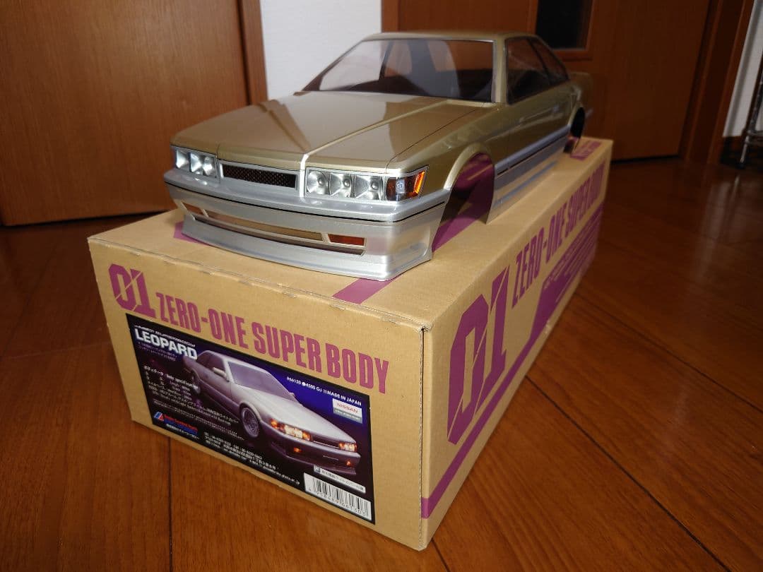 塗装済み　新品　F31　前期　レパード　ＲＣ　ボディー