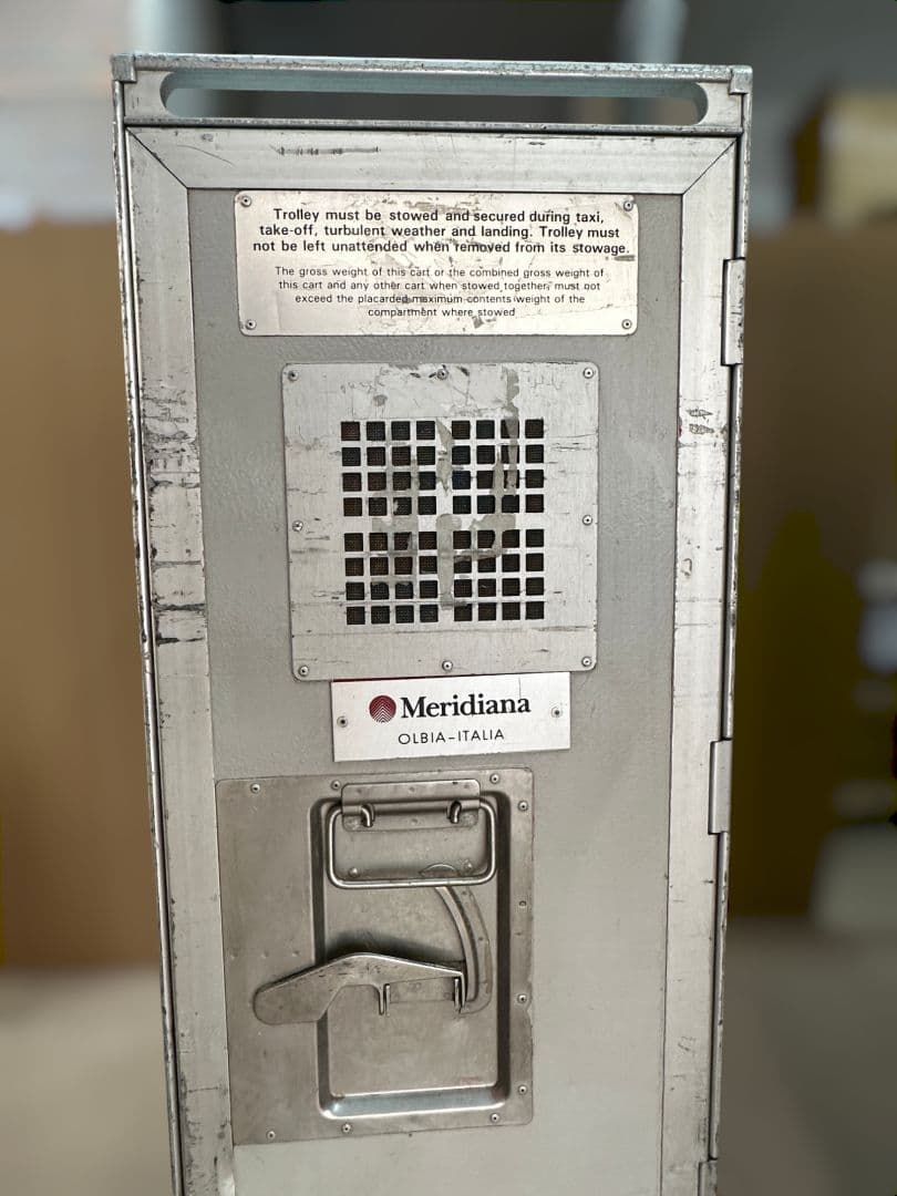 Meridiana航空　イタリア　ミールカート　フルサイズ 機内カート