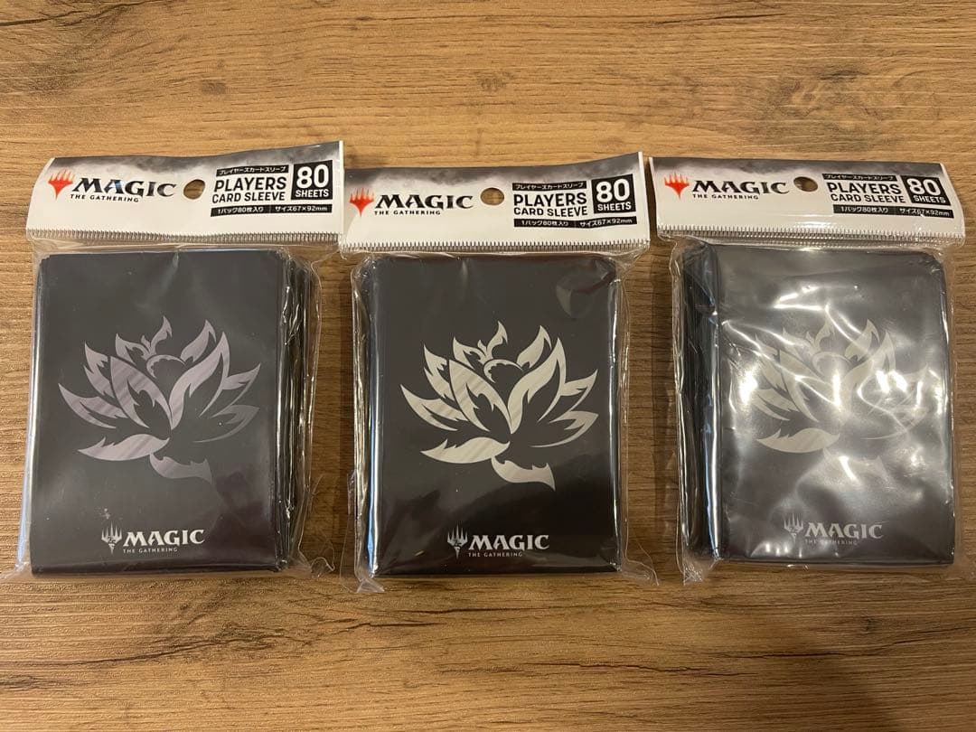 Magic デッキスリーブ 黒 白 各80枚入り 6パック