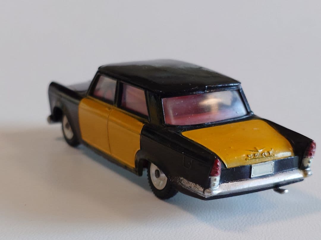 ミニカー Dalia Solido NO.8 SEAT 1500 NO.9 RENAULT