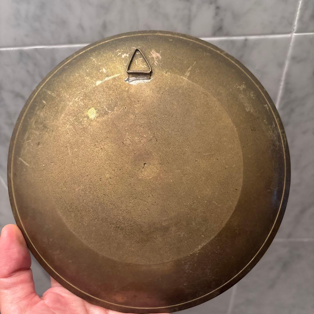 インドアンティーク手描き手彫りの装飾が芸術的でアートな子像の壁掛け真鍮製オブジェ