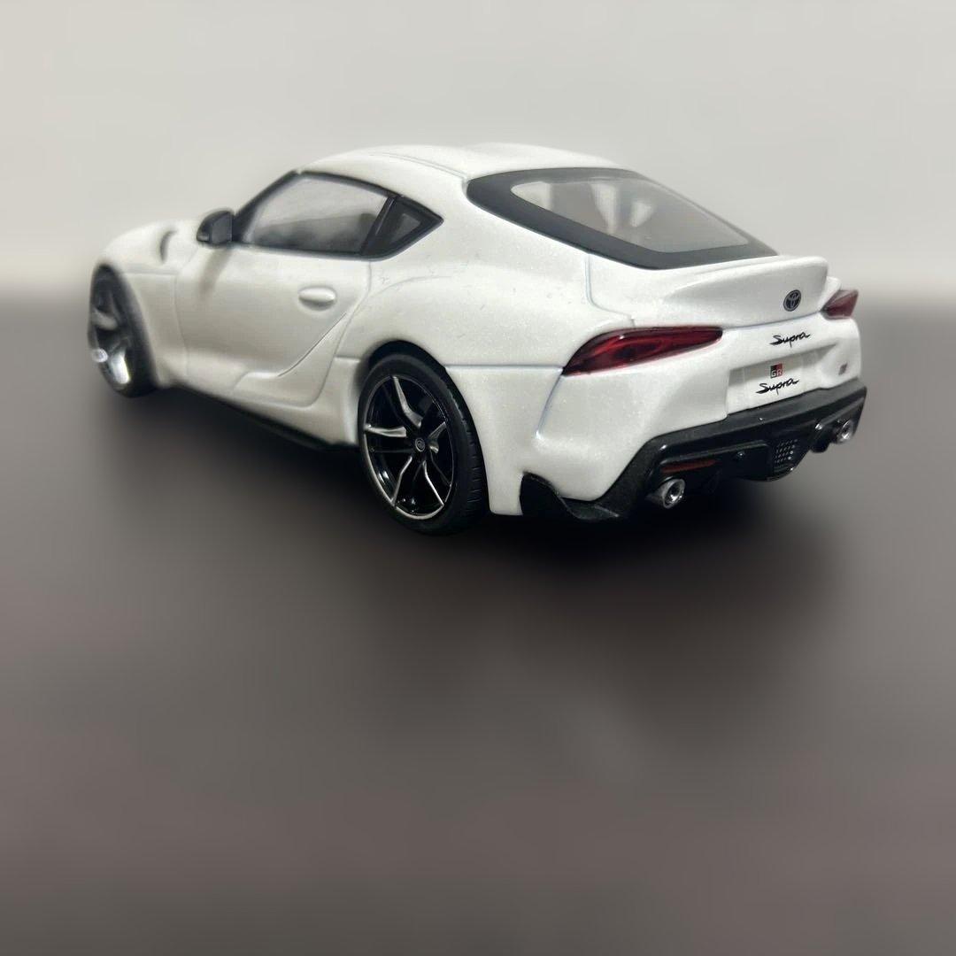 トヨタ　GR スープラ　ホワイトメタリック