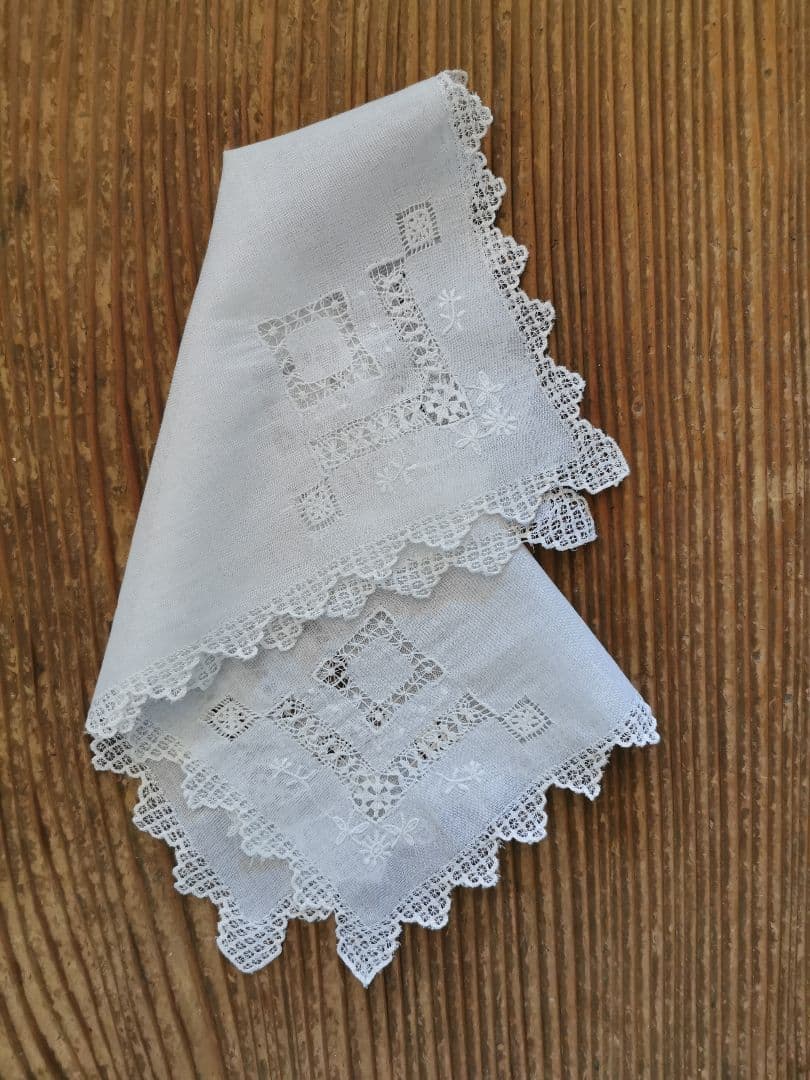 アンティーク ドローン&ニードルワーク リネンクロスハンカチ 総刺繍スカラップ✵