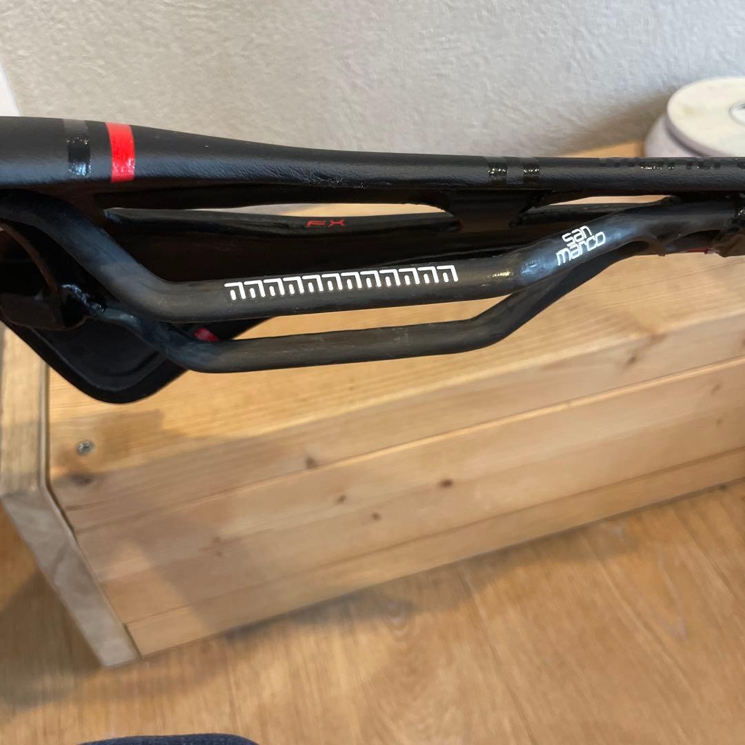 サンマルコ ワイドサドル 黒/赤　カーボン