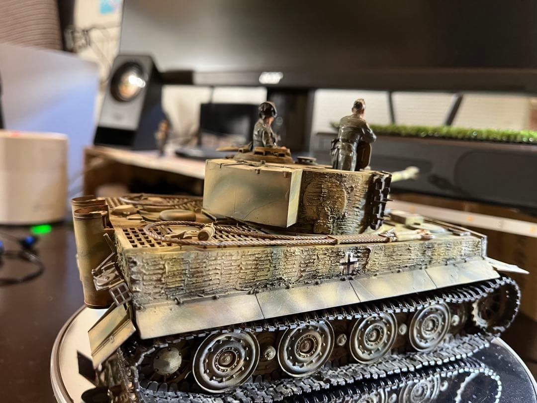 ティーガーI 1/35スケール プラモデル　ツインメリット加工　搭乗員2名付。
