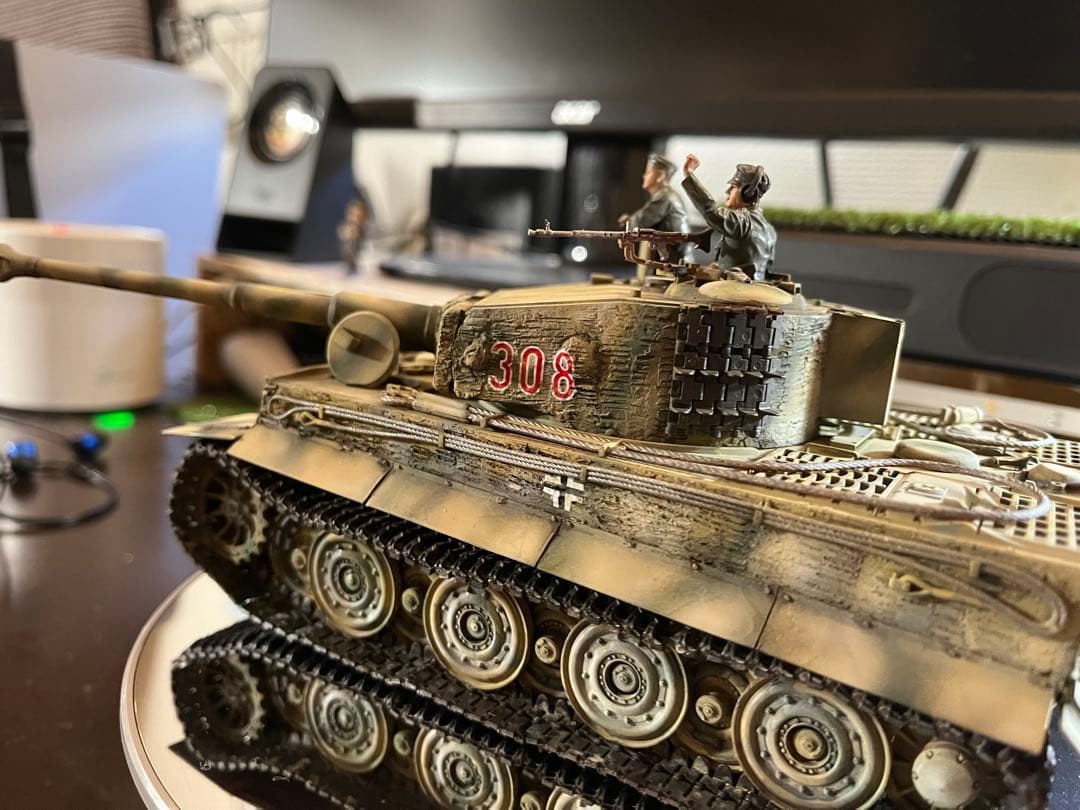 ティーガーI 1/35スケール プラモデル　ツインメリット加工　搭乗員2名付。
