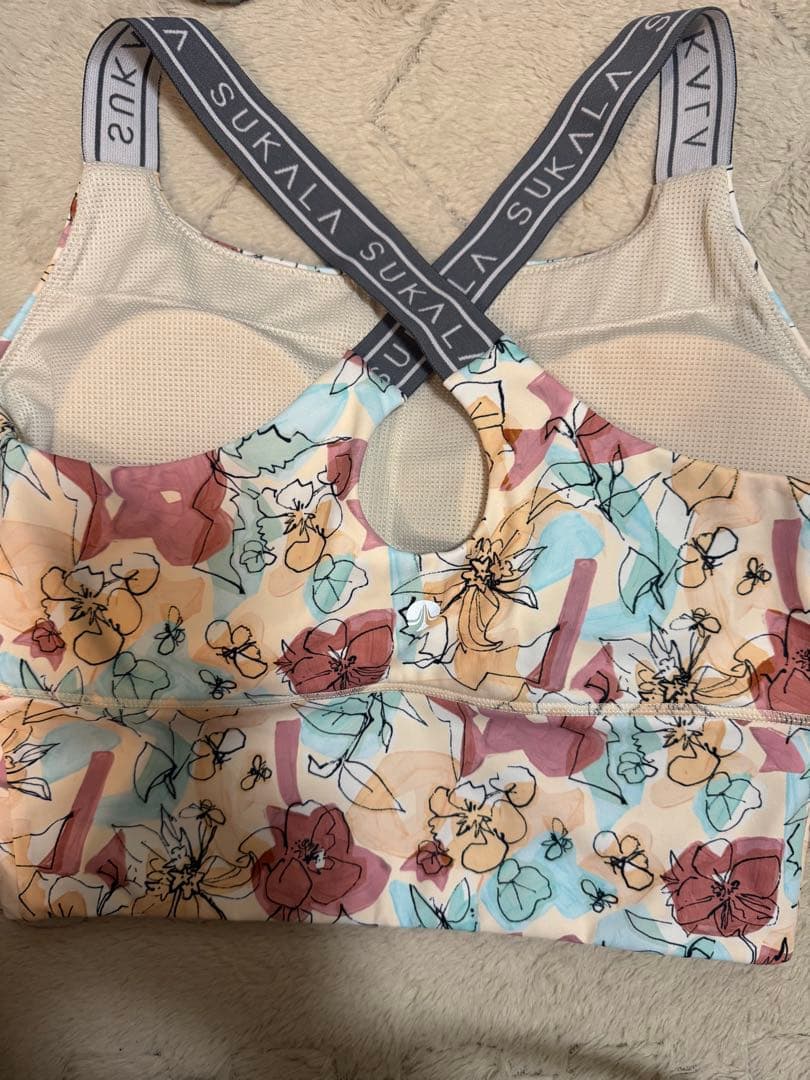 SUKALA ミックスフラワークロス　ヨガウェア トップとレギンス