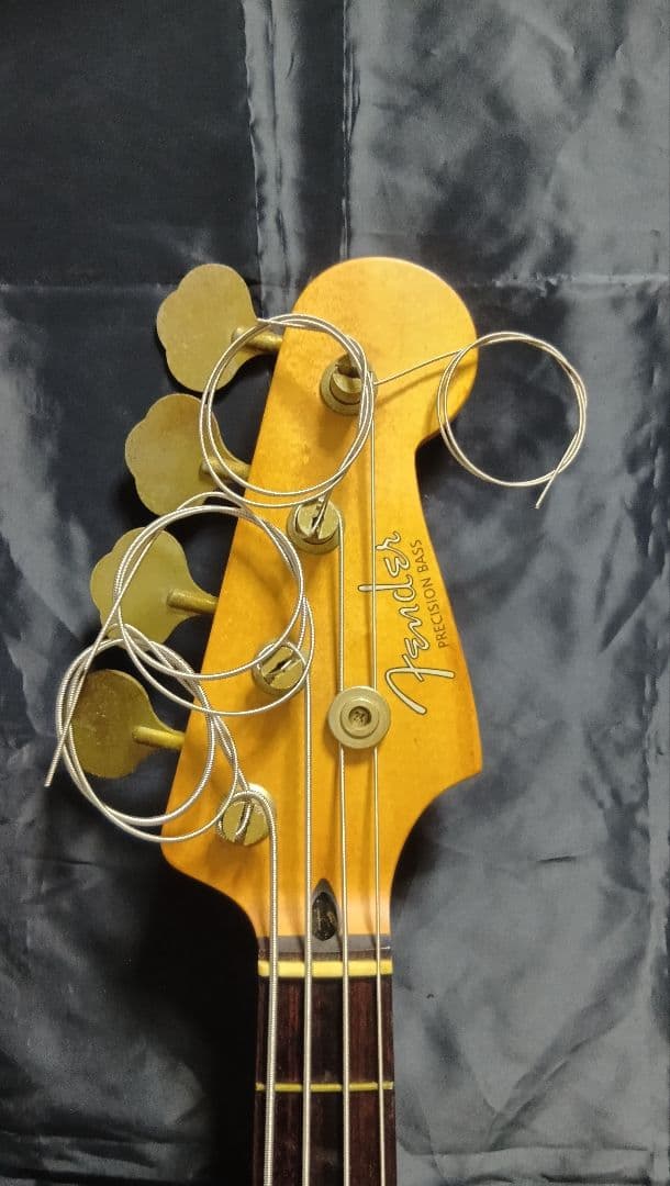 Fender Precision Bass サンバースト 4弦