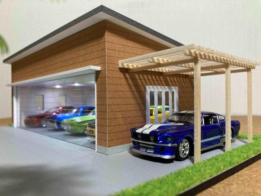 ミニカー専用ジオラマ：1/64 木造パーゴラ付ガレージ（ブラウン）