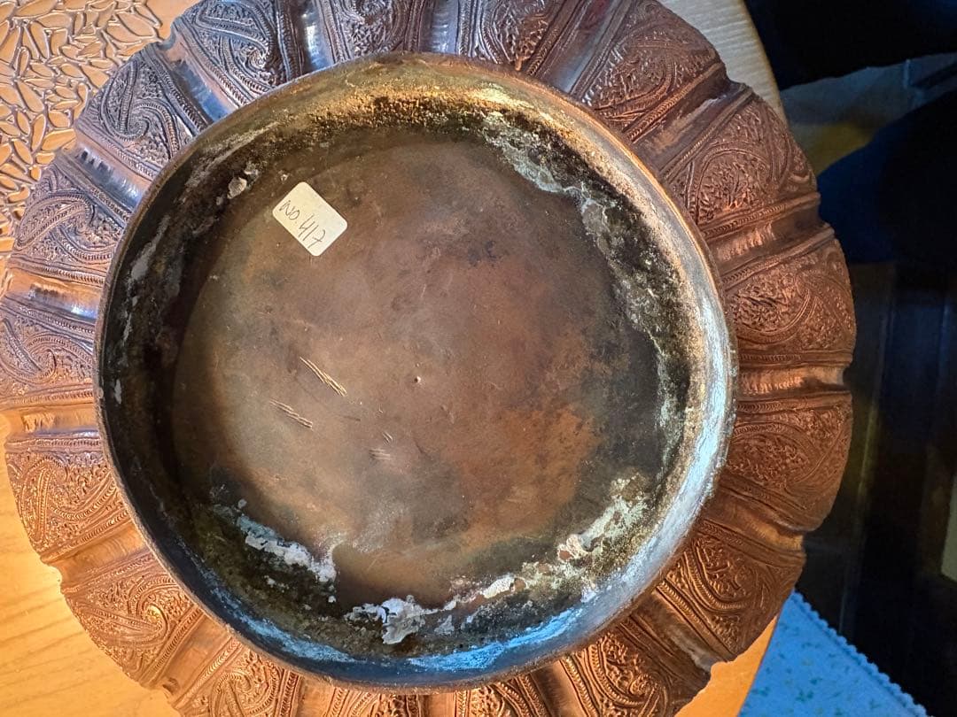 銅製容器、打ち出し模様、パキスタンで購入。