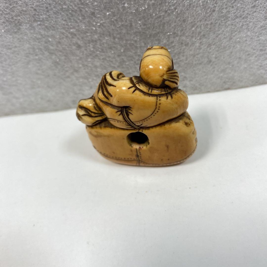 根付　寸法（cm）3.5 X 2.0 X 高4.0