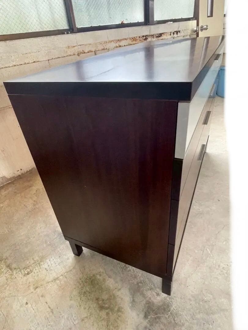 イタリア製　北欧テイスト　脚付チェスト　サイドボード