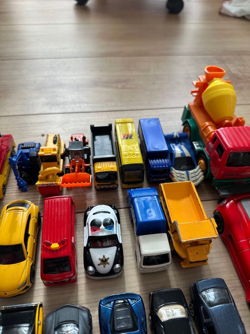 トミカ、トミカプレミアム、ホットウィール他70台まとめ売り　バラ売り不可