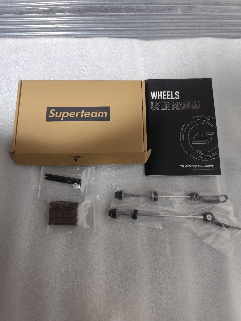 ☆スーパーチーム　F+R カーボンホイール チューブ+タイヤ　700c新品未使用