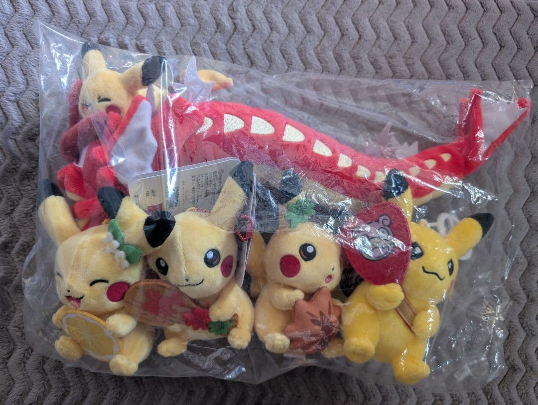 ぬいぐるみ 赤いギャラドスとピカチュウ ポケモンセンターヒロシマR　カガワ