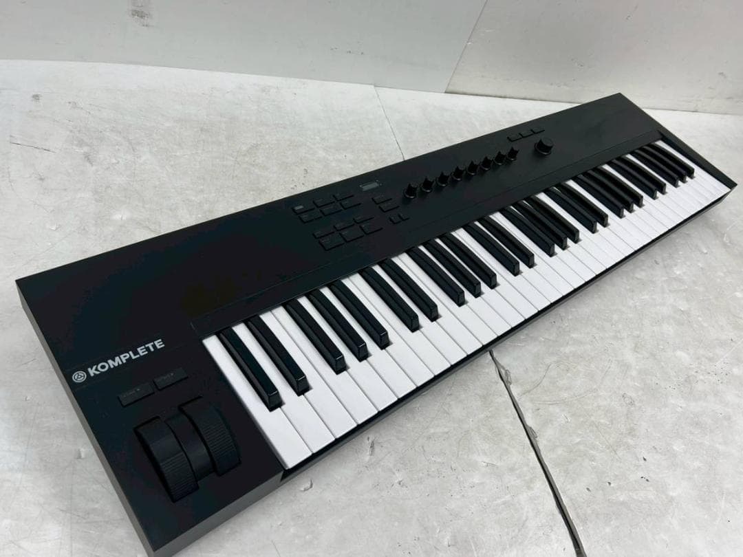 DTM・DAW NATIVE INSTRUMENTS KOMPLETE KONTROL A61
