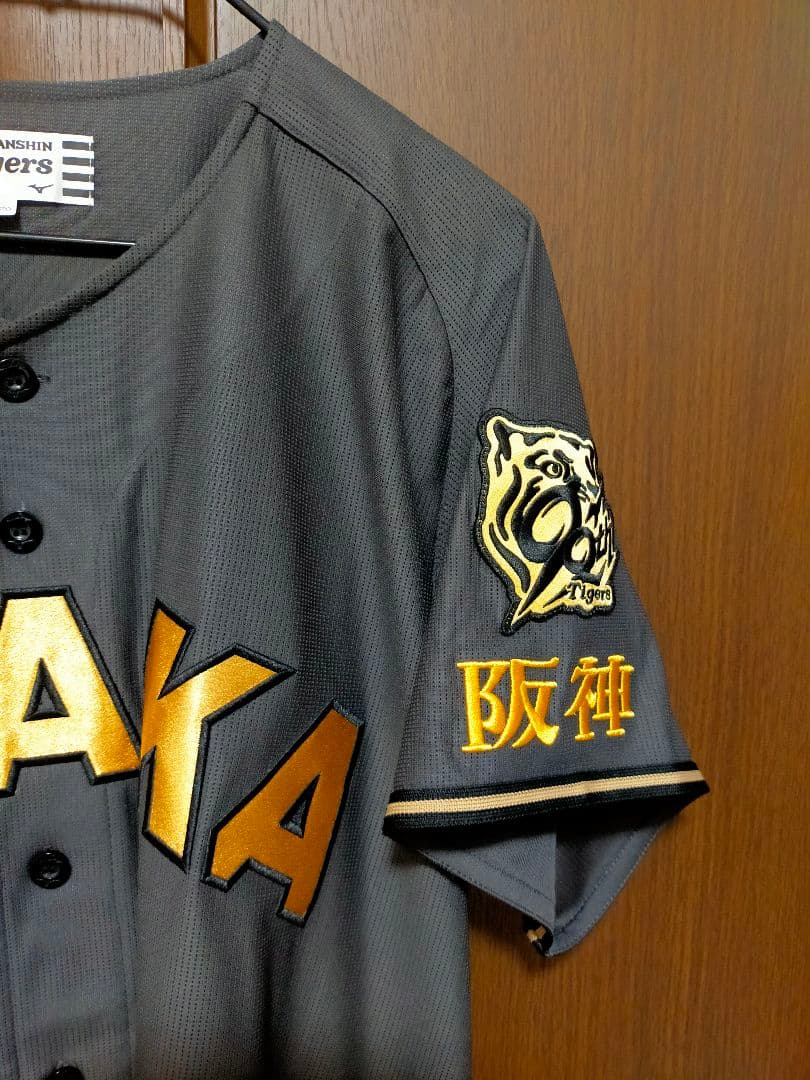 阪神タイガース佐藤輝明ブラックユニフォームNPBレプリカワッペン付プロコレ風