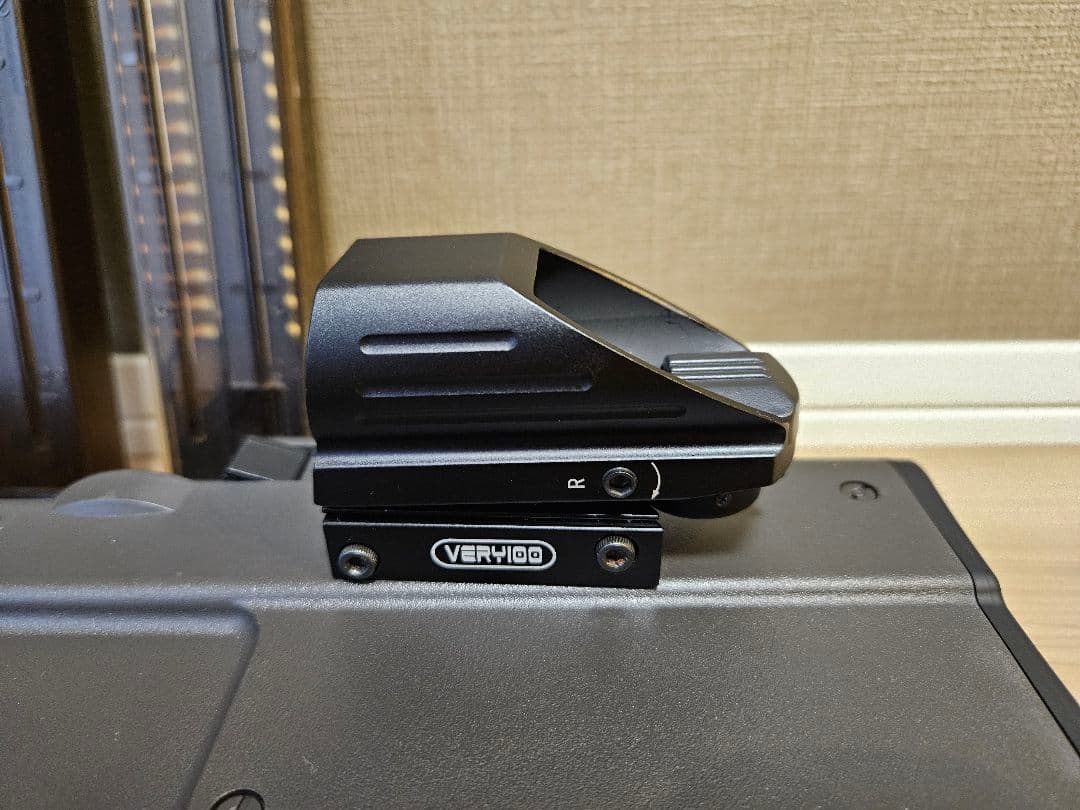 東京マルイ P90 TR with SILENCER（ドットサイト付き）