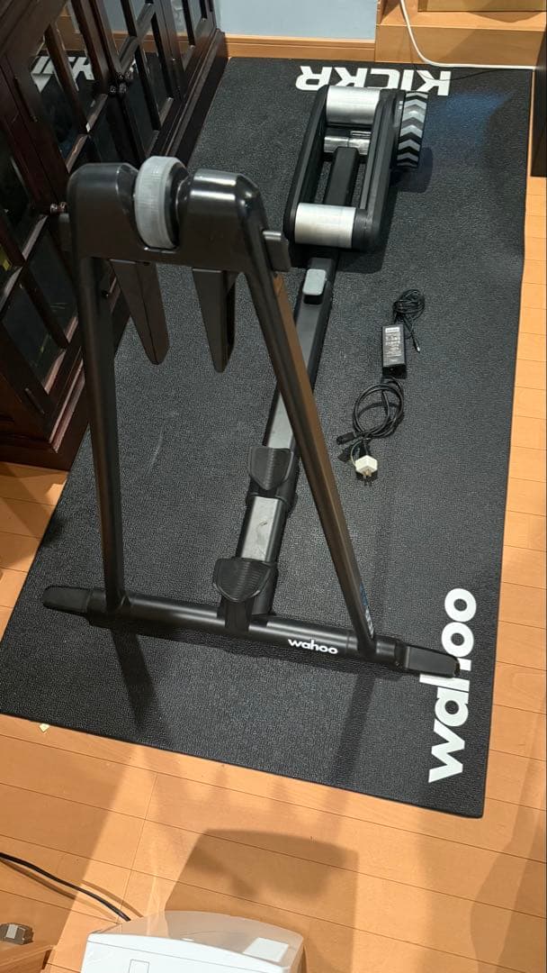 バ*薇様 Wahoo KICKR ROLLR 純正マット付き