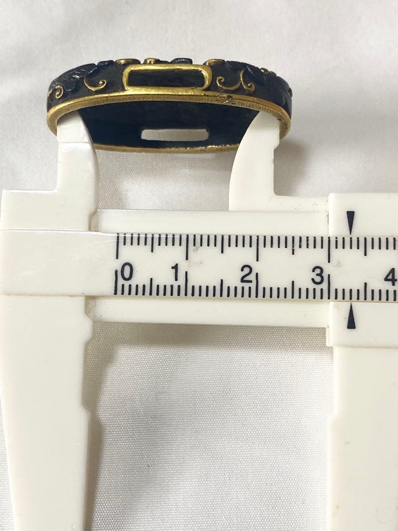 2T03 縁頭 柄頭 高彫り 金象嵌 金色絵 武具 刀装具 日本刀
