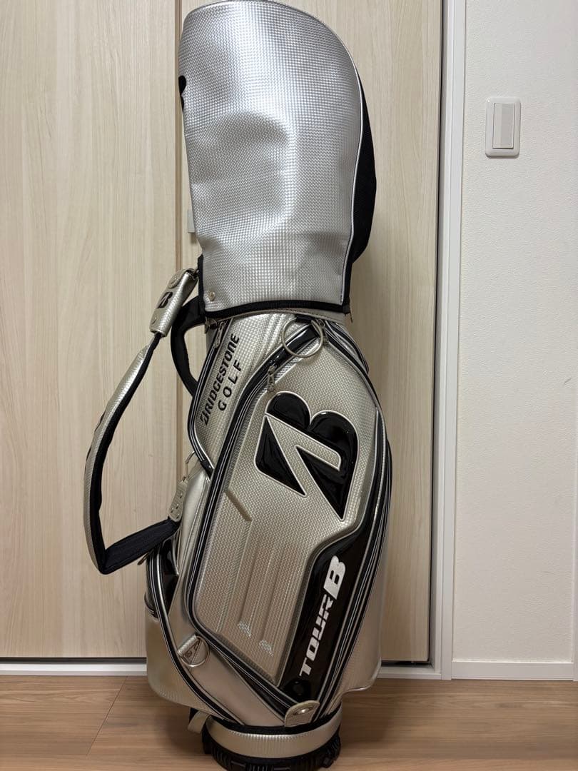 ブリヂストンTOUR B シルバーキャディバッグ