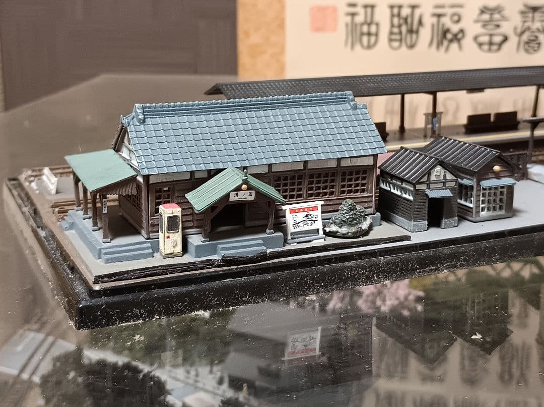 Nゲージ鉄道模型セット 駅舎・車両付き