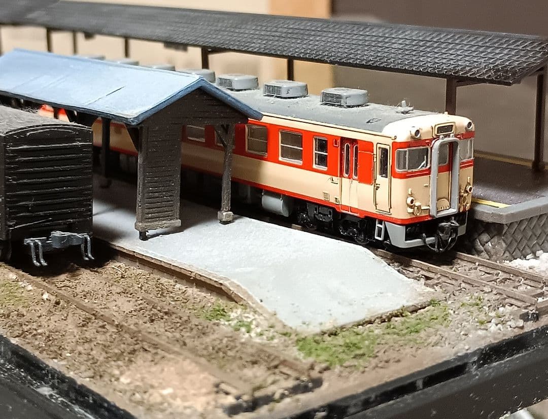 Nゲージ鉄道模型セット 駅舎・車両付き