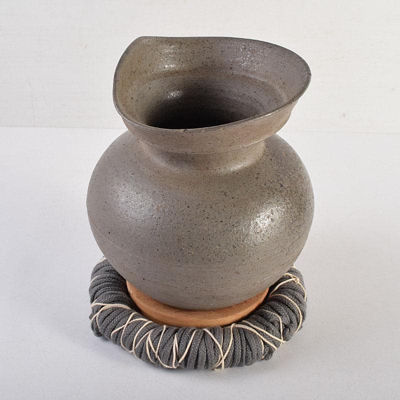 珠洲焼　有孔広口小壷　台座付　合わせ箱　C　R8830H