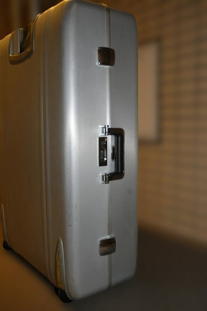 送料込！ZERO HALLIBURTON スーツケース ZR32T TASロック