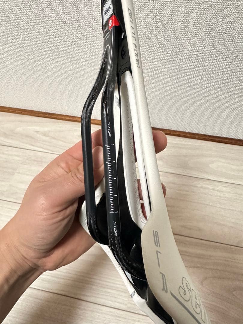 Selle Italia SLR Carbon サドル 142mm