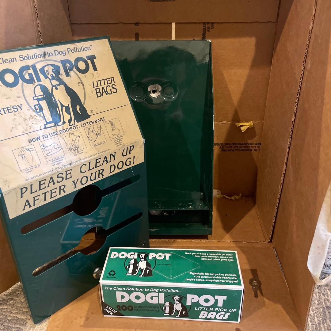 犬用散歩袋ディスペンサー　DOGI POT （1994年製）1